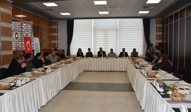 Bitlis Eren Üniversitesi Rektörü Elmastaş, Gazetecilerle Bir Araya Geldi