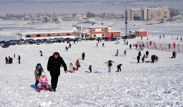 Muş’ta Kayak Sezonu Başladı: Kayak Merkezi Ziyaretçilerini Ağırlıyor