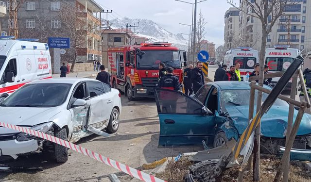 Van'da feci kaza: 5 yaralı