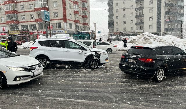 Bitlis’te Kar Yağışı Kazayı Beraberinde Getirdi