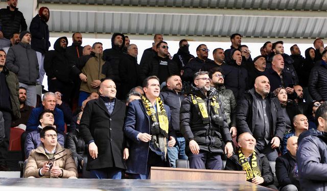 Bitlisspor’a Tribünden Destek: Karakaya ve Tanğlay Maçı Tribünlerde İzledi