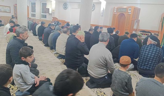 Bitlis’te İlk Teravih Namazı Kılındı