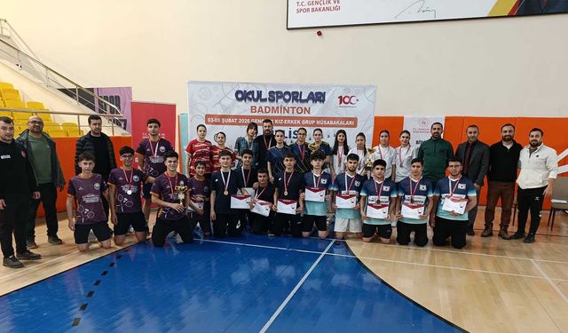 Bitlis’te Okul Sporları Badminton Gençler Bölge Grup Müsabakaları Tamamlandı