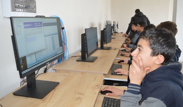 İmam hatipliler kendi roket kartını tasarlayıp üretti