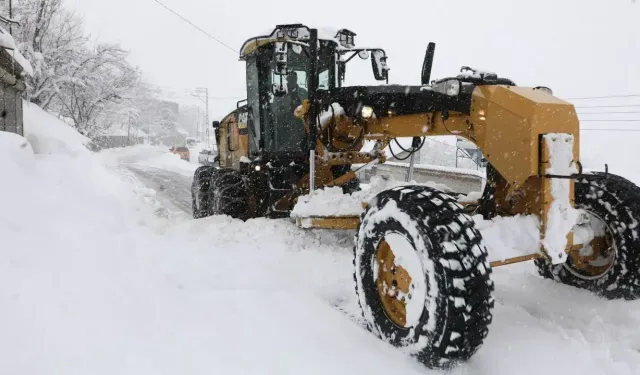 Bitlis’te karla mücadele çalışmaları sürüyor