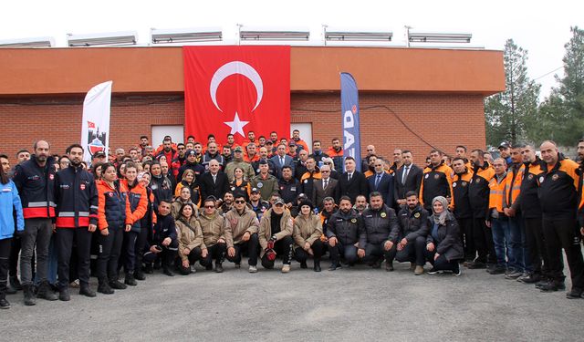 Diyarbakır Valisi Zorluoğlu: Depremden kalan olumsuz bir iz göremiyoruz