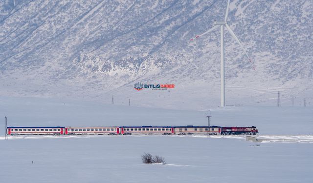 Bitlis’te kar manzarası eşliğinde tren yolculuğu kartpostallık manzaralar oluşturdu