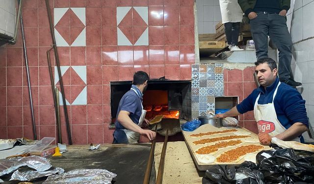 Bitlis'te Ramazanla fırıncıların yüzü gülüyor