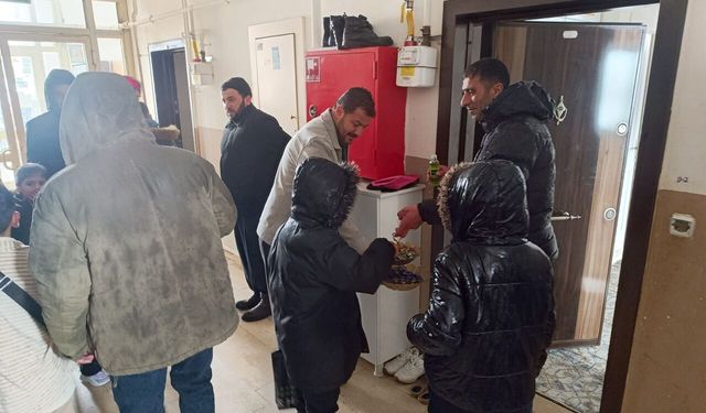 Bitlis’te “Kâbe'de hacılar hu der Allah” İlahisi Eşliğinde Bayramlaşma