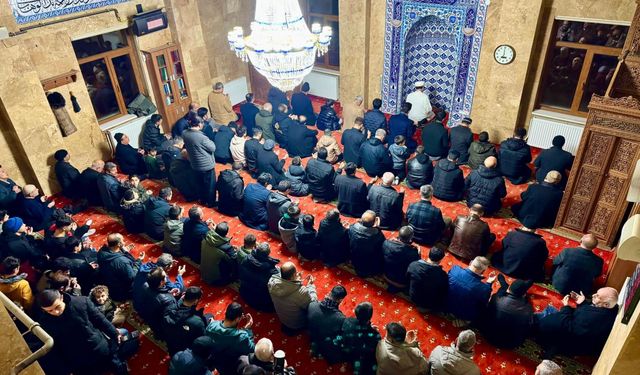 'Bin aydan daha hayırlı' Kadir Gecesi bugün dualarla idrak edilecek