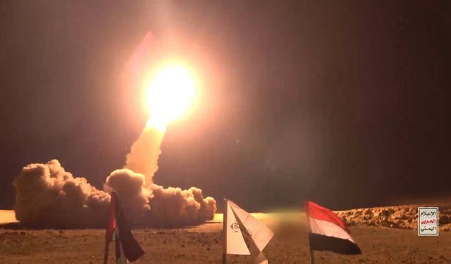 Ensarullah savaşa katıldı: İlk balistik füze fırlatıldı