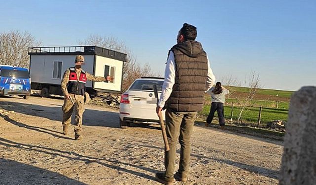 Husumetli aileler arasında silahlı kavga: 2 yaralı