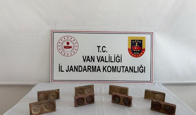 Van’da altın hammaddeli tarihi eser operasyonu: 3,5 milyon liralık eser ele geçirildi