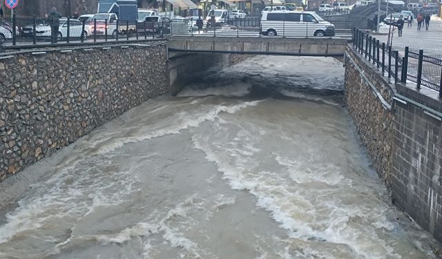 Bitlis’te Yağışlar Derelerin Debisini Yükseltti