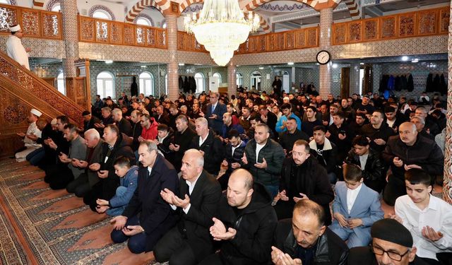 Bitlis Protokolü Bayram Namazında Buluştu