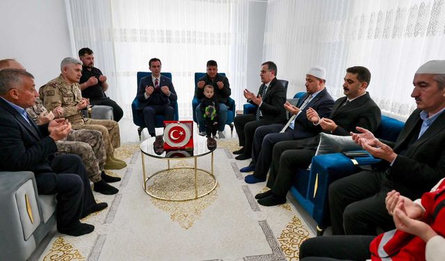 Bitlis Valisi Karakaya'dan Şehit Aileleri ve Gazilere Bayram Ziyareti