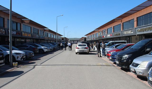 Altın Yükseldi, İkinci El Otomobil Piyasası Durdu