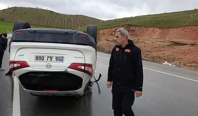 Kontrolden çıkan otomobil takla attı