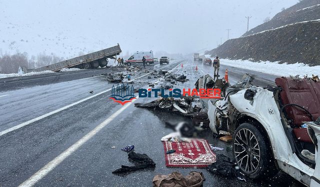 Bitlis-Van Yolunda Feci Kaza: 2 Ölü, 3'ü ağır 5 Yaralı