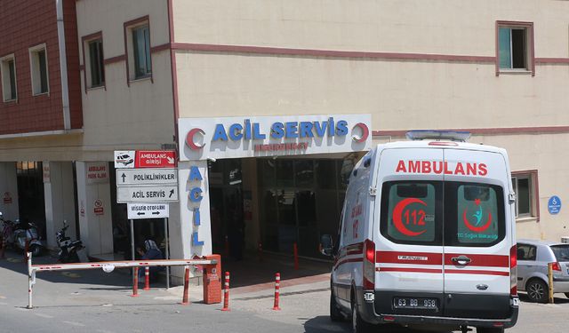 Çıkan tartışma bıçaklı kavgaya dönüştü: 3 yaralı
