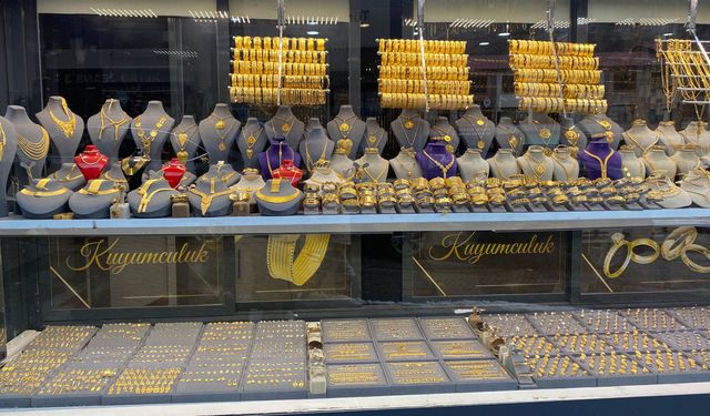 Bitlis'te vatandaşlar hücum etti, kuyumcularda altın tükendi