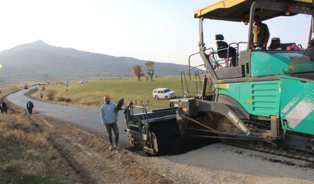 Bitlis’te Köy Yollarında Sıcak Asfalt Dönemi Başlıyor