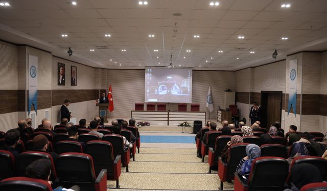 BEÜ'de “Modern Toplumsal Hayatta İmam-Hatiplik ve Mihrap Rehberliği” Konferansı Düzenlendi