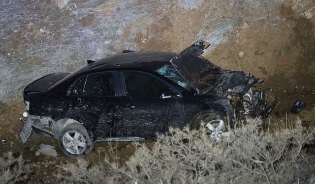 Otomobil Şarampole Uçtu: 2’si Ağır 5 Yaralı