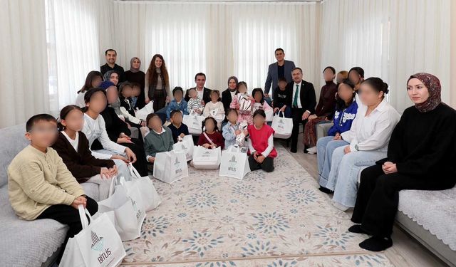 Bitlis Valisi Karakaya, Çocukların Sevincine Ortak Oldu