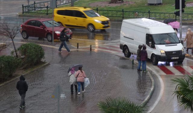 31 il için “Sarı” kodlu uyarı: Kuvvetli yağış ve fırtına bekleniyor