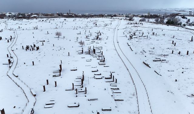 Ahlat’ta Nisan Karı: Tarihi Mekanlarda Kartpostallık Görüntüler