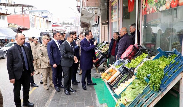 Bitlis Valisi Karakaya, Adilcevaz’da esnaf ve vatandaşlarla buluştu
