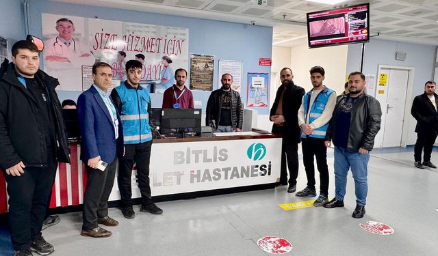 Bitlis’te Öğrencilerden Sağlık Çalışanlarına Anlamlı Hediye