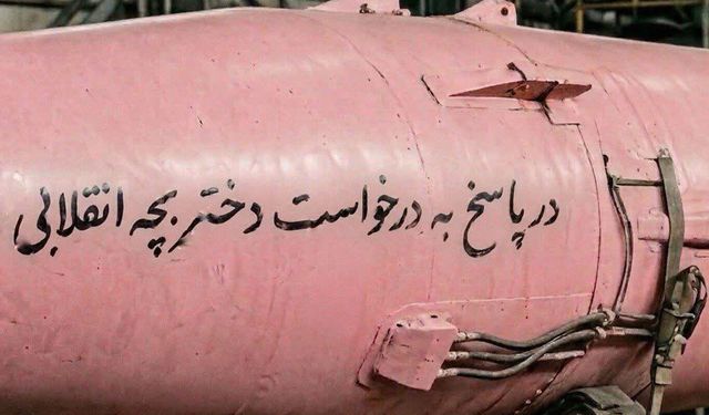 İranlı küçük kız istedi, Devrim Muhafızları yaptı: Tel Aviv'e pembe füze