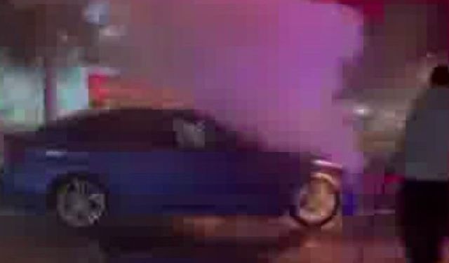 Diyarbakır’da seyir halindeki otomobil alev topuna döndü