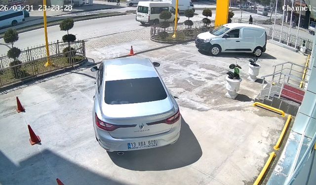 Bitlis'te dolmuşun çarptığı küçük kız hayatını kaybetti