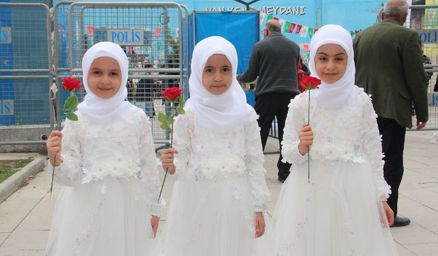 Van’da Mevlid-i Nebi etkinliğine katılan çocuklar: Peygamberimizi her şeyden daha çok seviyoruz