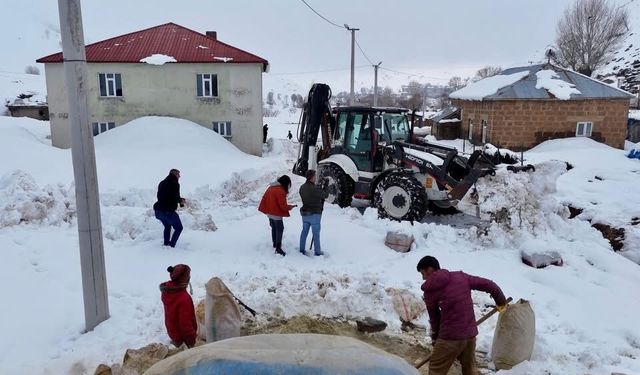 Bitlis İl Özel İdaresi Tarafından Karla Mücadelede Yaklaşık  600 Bin Litre Yakıt Tüketildi