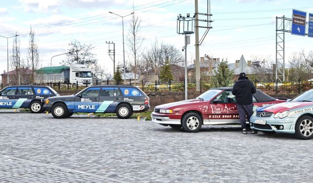 'Doğu-Batı Dostluk ve İpek Yolu Rallisi' Ahlat etabı başladı