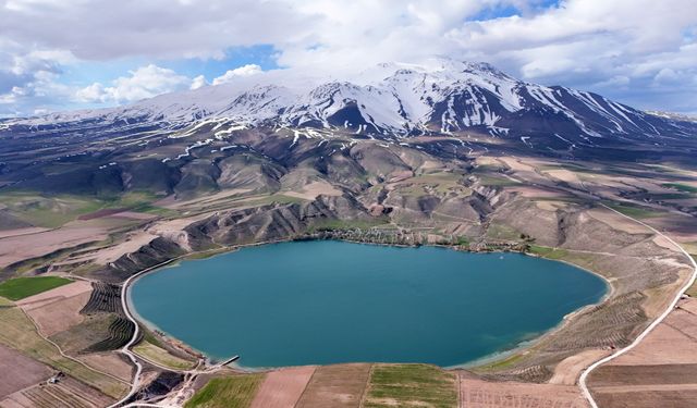 Süphan Dağı ve Aygır Gölü'nde Bahar Güzelliği