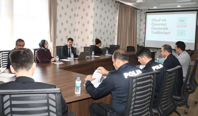 Adilcevaz’da Okul Güvenliği Zirvesi: Tüm Önlemler Masaya Yatırıldı