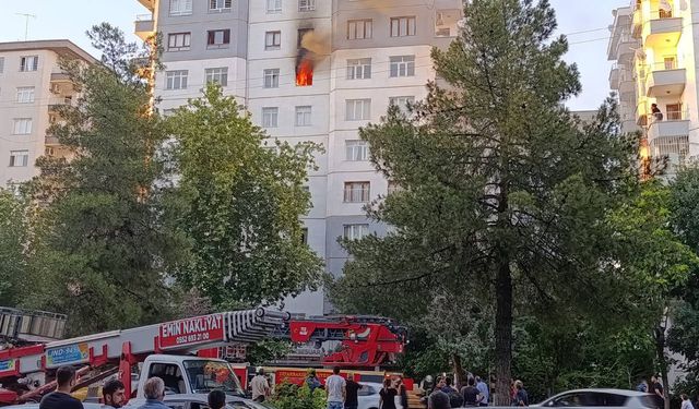 Diyarbakır'da 9 Katlı Binada Yangın Paniği
