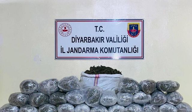 Diyarbakır'da Yaklaşık 55 Kilo Esrar ve Metamfetamin Ele Geçirildi