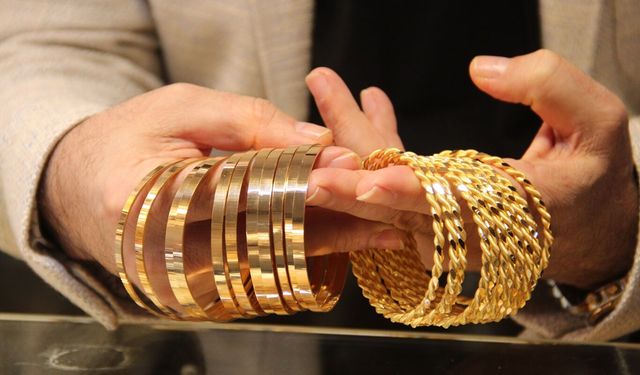 Altındaki bekleyiş piyasaları vurdu! Konut ve otomobil satışları durdu