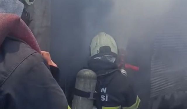 Çatı katı deposunda çıkan yangın söndürüldü