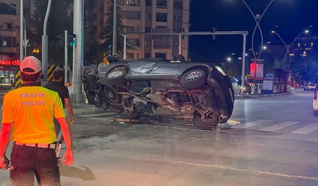İki Araç Feci Çarpıştı: Kazada 11 Kişi Yaralandı
