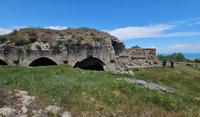 Bitlis’in Tarihi Hanı Zamanla Yok Oluyor