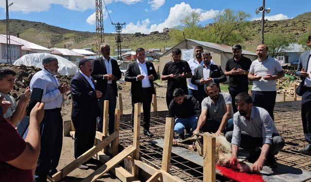 Kışkılı Mahallesi'nde taziye evi ve caminin temeli dualarla atıldı