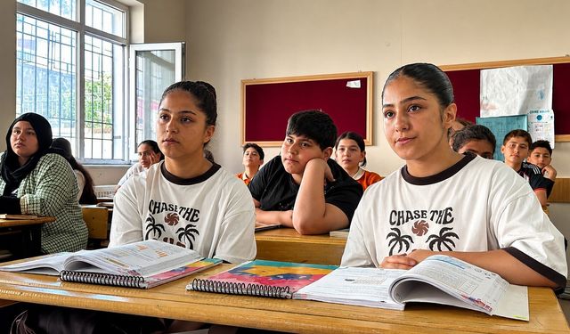 Aynı Sırada Okuyan Bitlisli İkizler Aynı Lisede Eğitimlerine Devam Etmek İstiyor