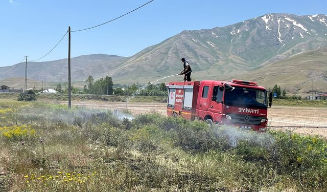 Van'da Korkutan Anız Yangını